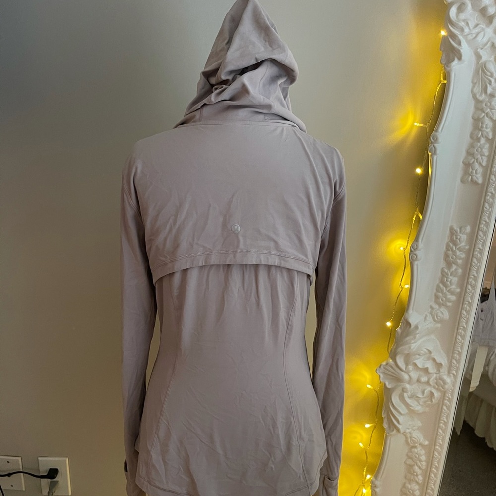 Extremely soft LULULEMON fitted athletic jacket! - Picture 2 of 3